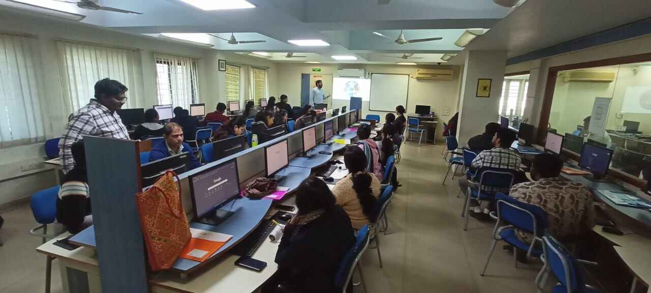 Anand Pharmacy College,Anand